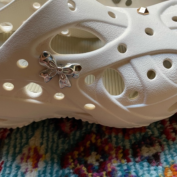 CROCS Summit White CAGED CLOG with cute jib bitz bling! Size 8 - Picture 9 of 9
